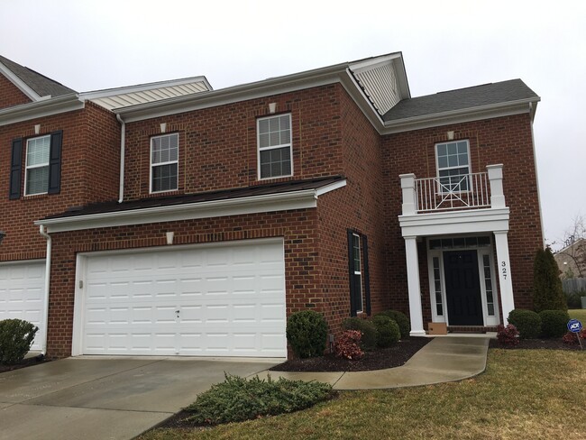 327 Clerke Dr in Glen Allen, VA - Building Photo - Building Photo