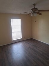 376 Valley Park Dr in Garland, TX - Building Photo - Building Photo