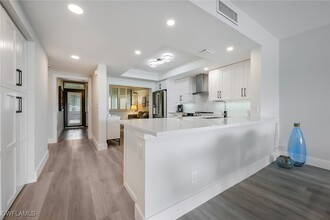 6360 Pelican Bay Blvd in Naples, FL - Building Photo - Building Photo