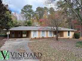 415 Arnold Ave in Marietta, GA - Building Photo