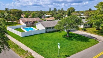 510 Kingbird Cir in Delray Beach, FL - Building Photo