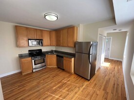 4606 N Monticello Ave, Unit 3S Apartamentos