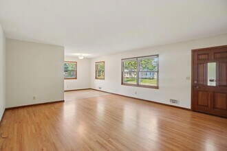 3705 Colorado Ave S in Minneapolis, MN - Foto de edificio - Building Photo