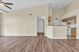 521 Villa Cir in Boynton Beach, FL - Building Photo - Building Photo