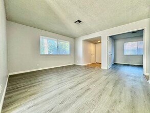 6151 Meadow Vista Ln in Las Vegas, NV - Building Photo - Building Photo