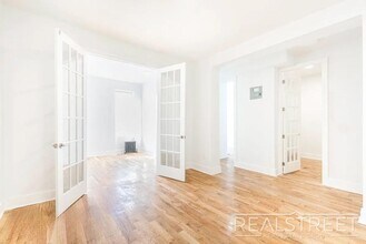 Spacious 2 BED + office in Bushwick in Brooklyn, NY - Building Photo - Building Photo