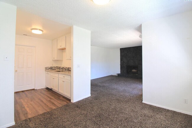 6809 W Kennewick Ave in Kennewick, WA - Building Photo - Building Photo