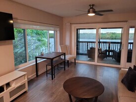 903 Bahia Del Sol Dr in Ruskin, FL - Building Photo