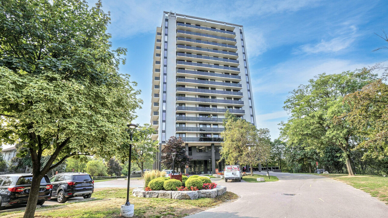 Cambridge Park Apartments in Cambridge, ON - Building Photo