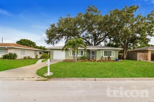 2020 Magnolia Dr in Clearwater, FL - Building Photo