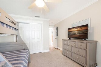 551 Beachwalk Cir in Naples, FL - Foto de edificio - Building Photo
