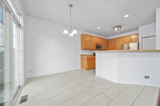 303 Sype Dr in Carol Stream, IL - Building Photo - Building Photo