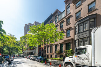 10 Gramercy Park S in New York, NY - Building Photo - Building Photo