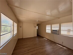 8205 Suncoast Dr in North Fort Myers, FL - Building Photo - Building Photo