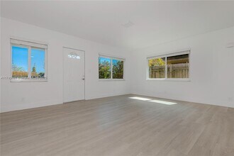 1513 NW 8th Ave-Unit -1513 in Fort Lauderdale, FL - Building Photo - Building Photo