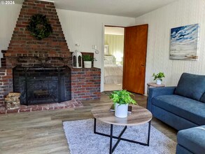 3450 SW 87th Ave in Portland, OR - Foto de edificio - Building Photo