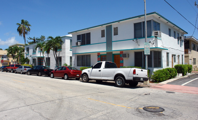 627-641 10th St in Miami Beach, FL - Building Photo - Building Photo