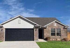 223 Park Pl in Yukon, OK - Building Photo