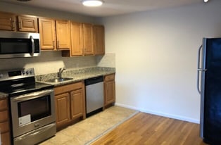 240 Babcock St, Unit 33 in Brookline, MA - Building Photo