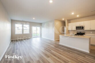 877 Moray Ln in Clarksville, TN - Foto de edificio - Building Photo