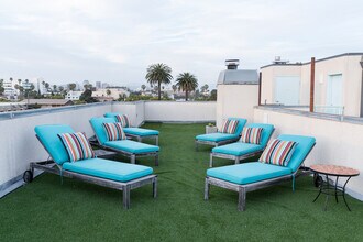 1511 16th St, Unit 202 in Santa Monica, CA - Building Photo - Building Photo