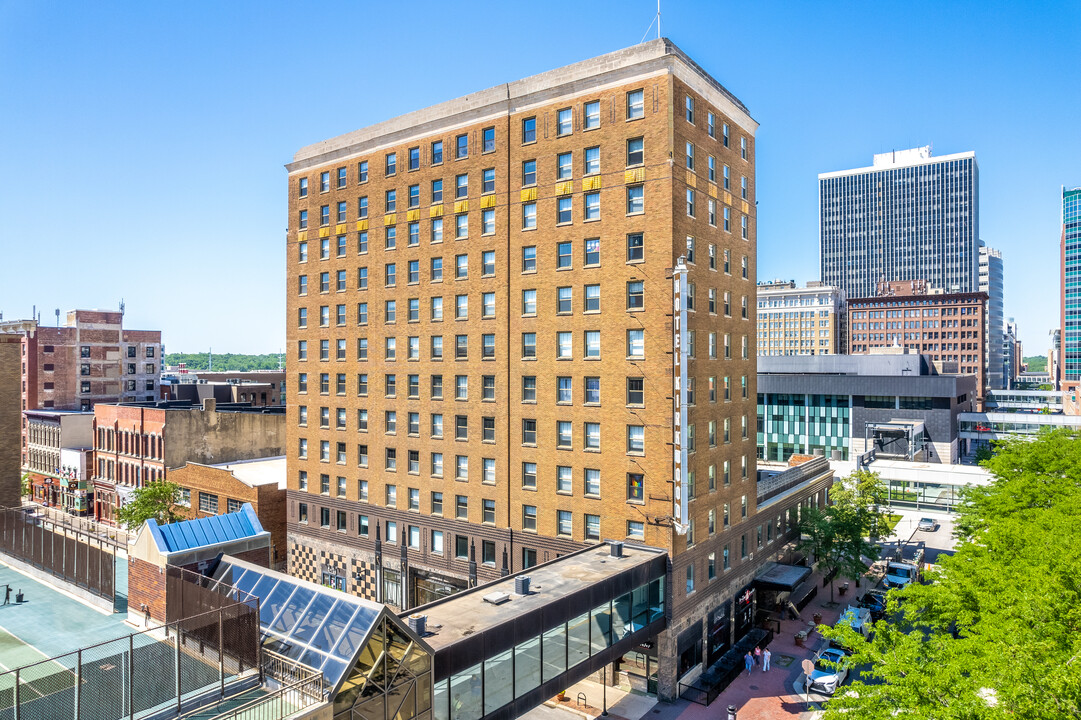 400 Walnut St in Des Moines, IA - Foto de edificio