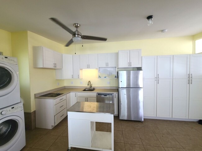738 Hoopuni Dr in Kailua, HI - Building Photo - Building Photo