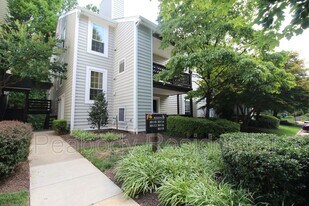 10118 Oakton Terrace Rd in Oakton, VA - Building Photo