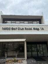 16500 Golf Club Rd in Weston, FL - Foto de edificio - Building Photo
