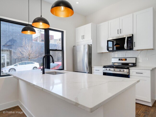 846 N Ashland Ave-Unit -2R in Chicago, IL - Building Photo - Building Photo