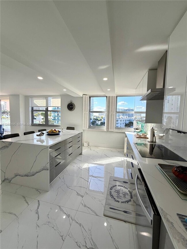 1920 S Ocean Dr in Hallandale Beach, FL - Building Photo - Building Photo