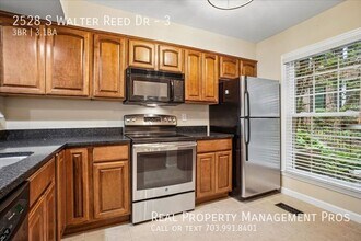 2528 S Walter Reed Dr in Arlington, VA - Building Photo - Building Photo