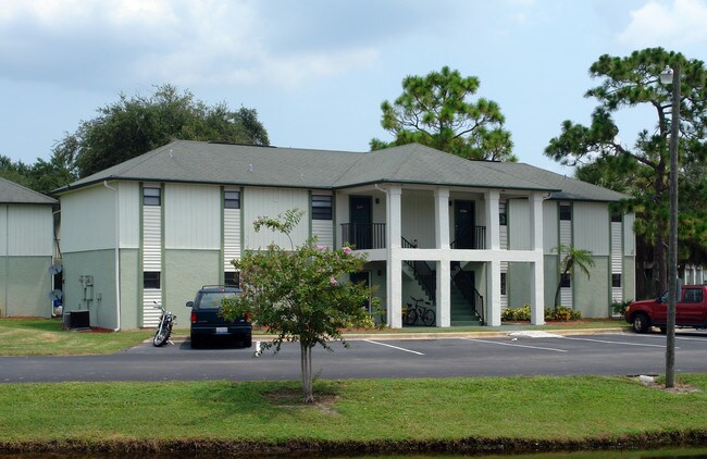 Emerald Park Condominiums in Melbourne, FL - Building Photo - Building Photo