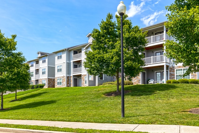 Vantage Pointe at Marrowbone Heights in Ashland City, TN - Building Photo - Building Photo