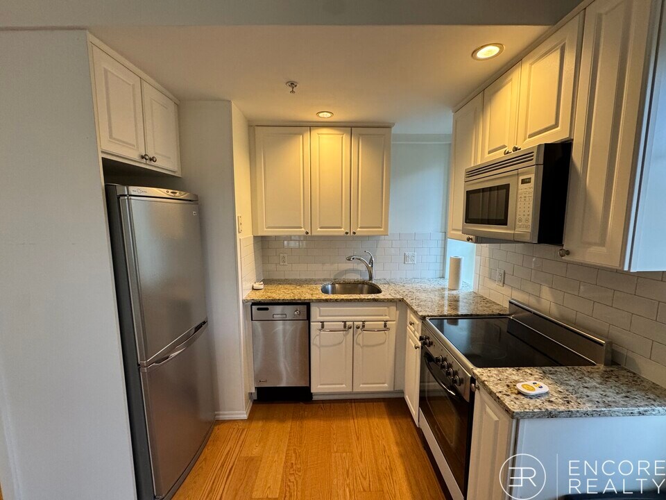 20 Chapel St, Unit B705 in Brookline, MA - Building Photo