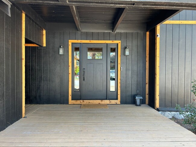 686 Michael Dr in South Lake Tahoe, CA - Building Photo - Building Photo