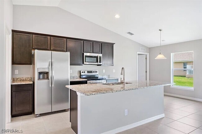 3217 NW 3rd Ave in Cape Coral, FL - Building Photo - Building Photo