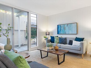 811 York St, Unit 23 in Oakland, CA - Building Photo - Building Photo