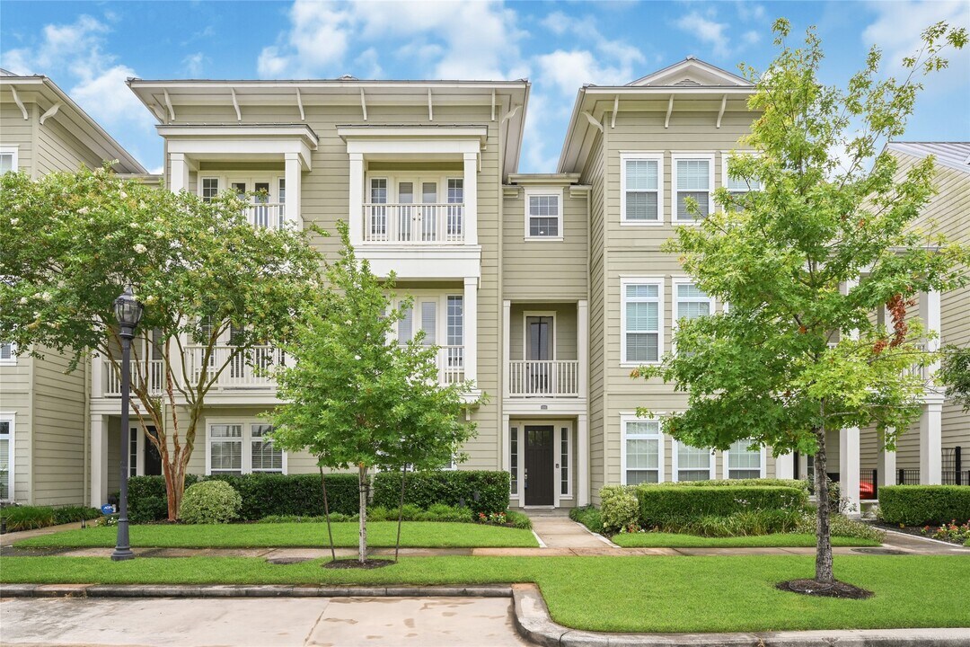 194 W Breezy Way in The Woodlands, TX - Building Photo