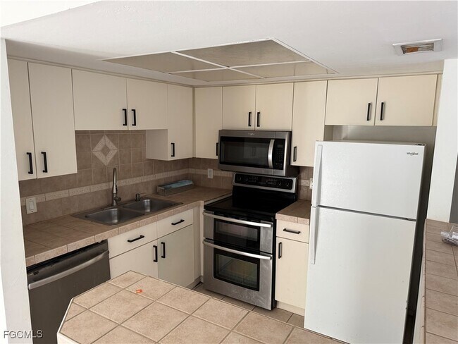 property at 1104 SE 8th St