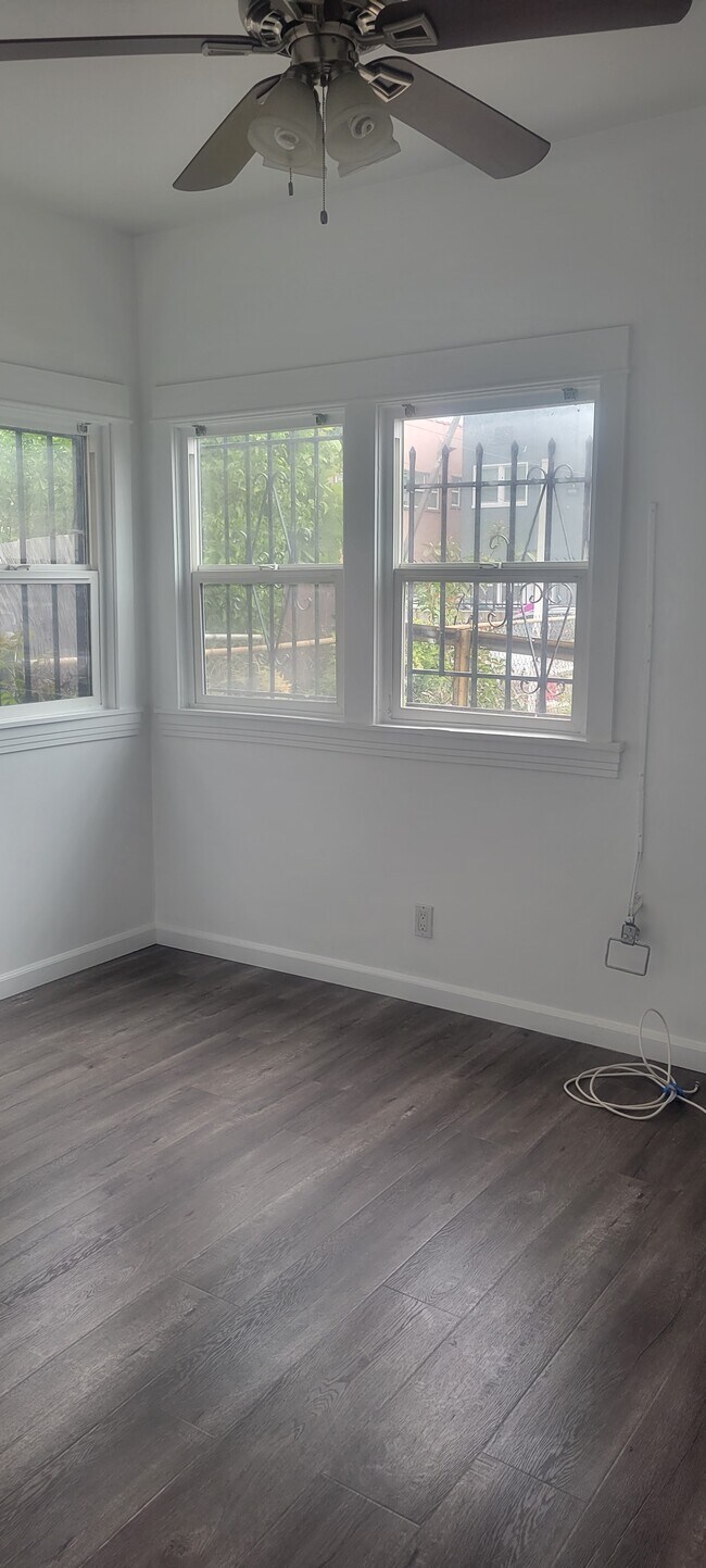 836 W 40th Pl in Los Angeles, CA - Building Photo - Building Photo