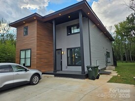 1002 Crawford Rd in Rock Hill, SC - Building Photo