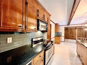 911 Reverdy Ln in Matthews, NC - Building Photo - Building Photo
