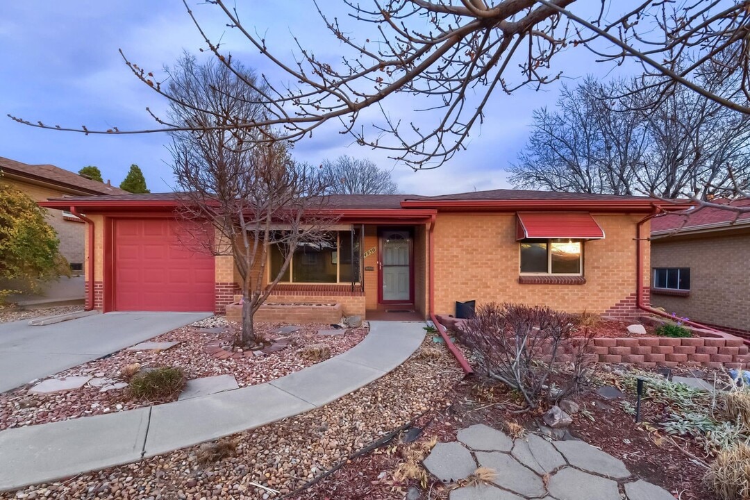 4950 Fenton St in Denver, CO - Foto de edificio