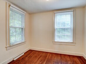 317 W Broadway Ave in Maryville, TN - Foto de edificio - Building Photo