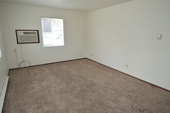 3615-3617 13th Ave N in Grand Forks, ND - Building Photo - Building Photo