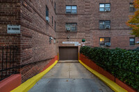 10225 67th Rd in Forest Hills, NY - Foto de edificio - Building Photo