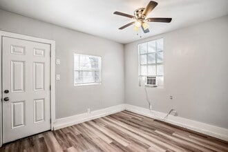 8209 Bangle St in Houston, TX - Building Photo - Building Photo