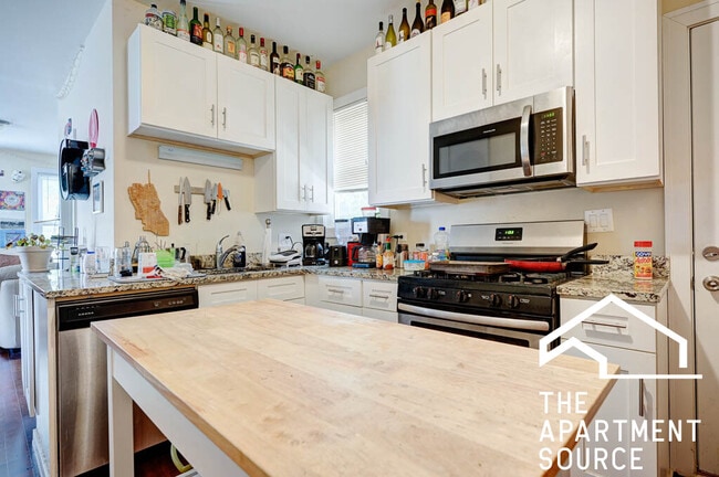 2615 N Southport Ave, Unit C