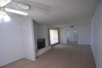 6017 Friant Dr in Bakersfield, CA - Building Photo - Building Photo